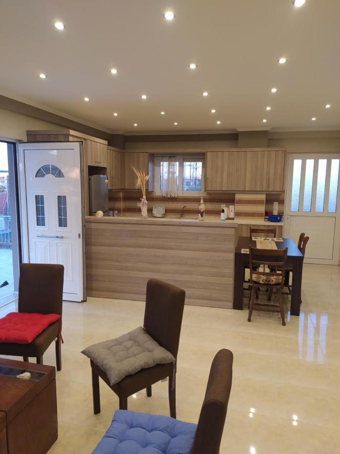 Villa Just Constructed! Gastuni Exterior foto