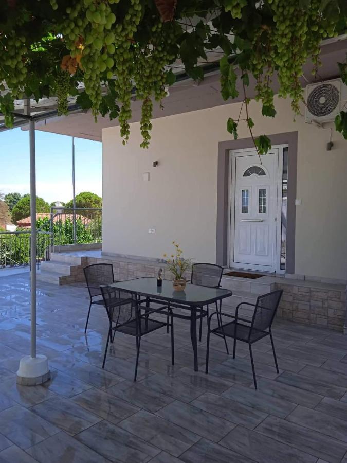 Villa Just Constructed! Gastuni Exterior foto