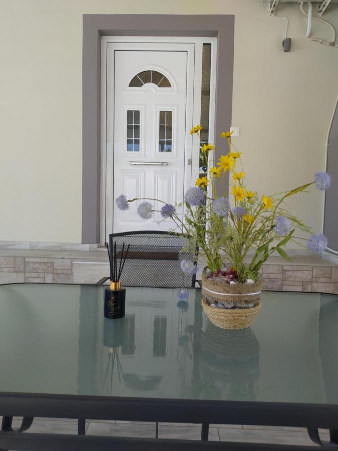 Villa Just Constructed! Gastuni Exterior foto